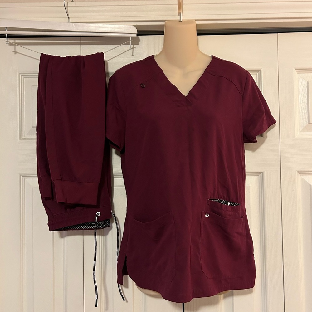Koi Next Gen Burgundy Scrub Set